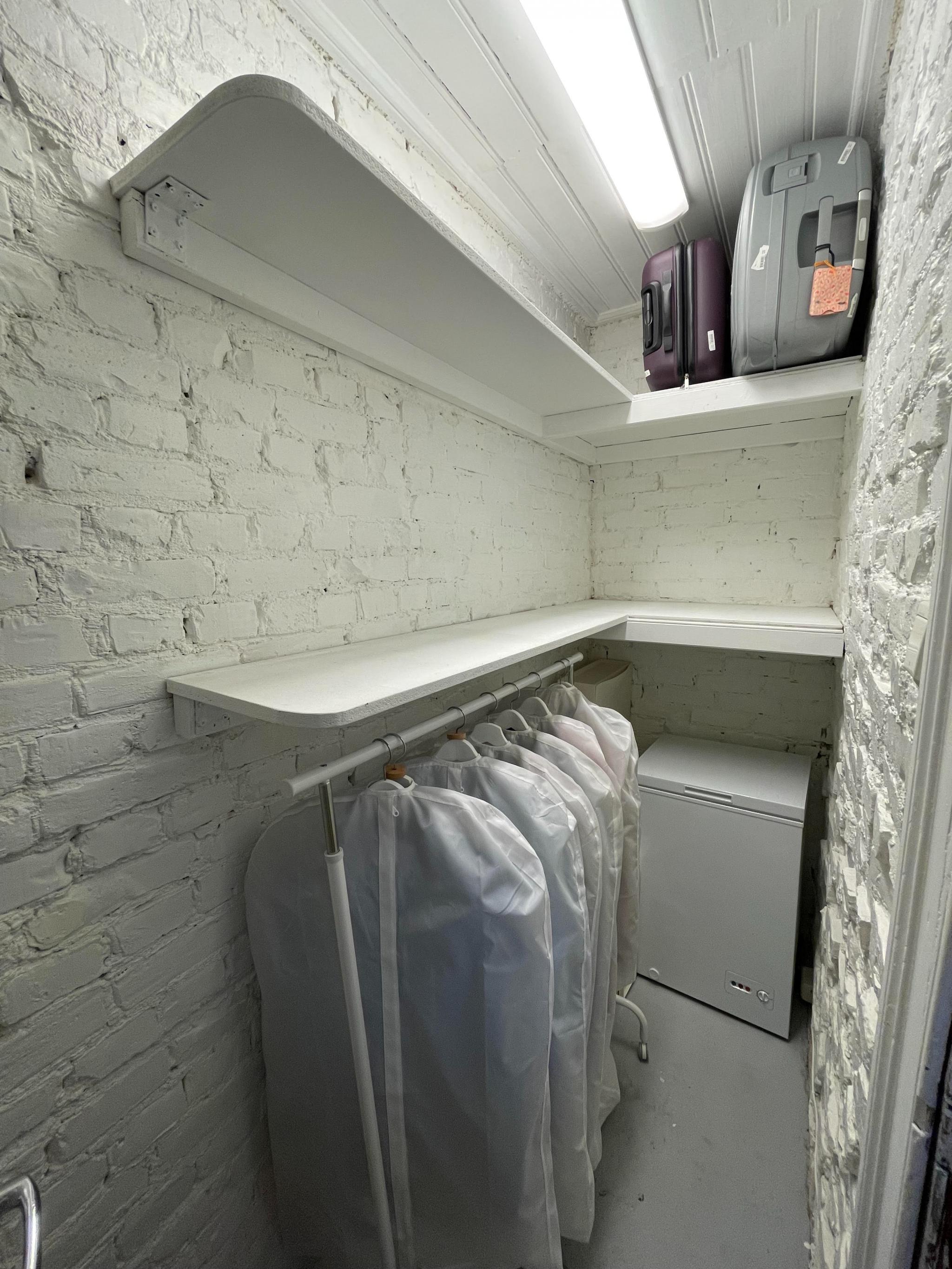 Bod nummer 2 med god oppbevaringsplass